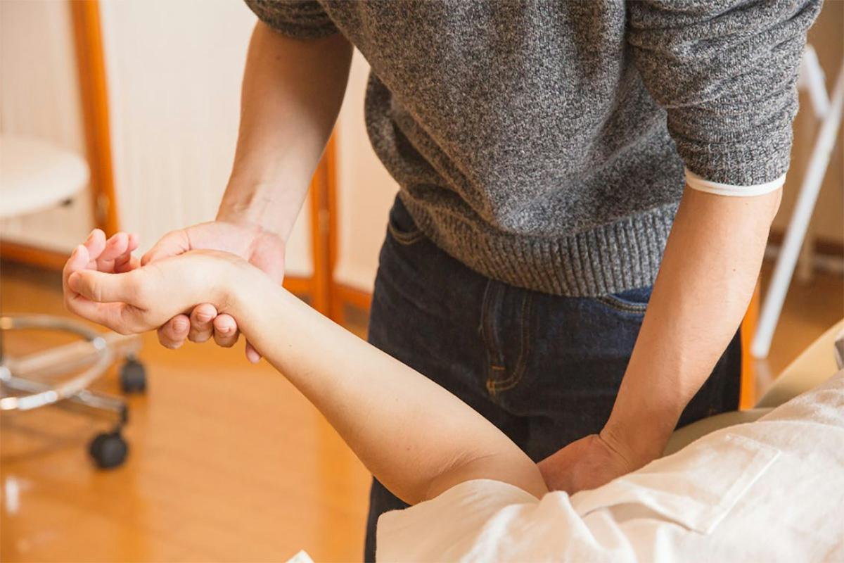 Finding Relief: How Physical Therapy Can Alleviate Hand Pain